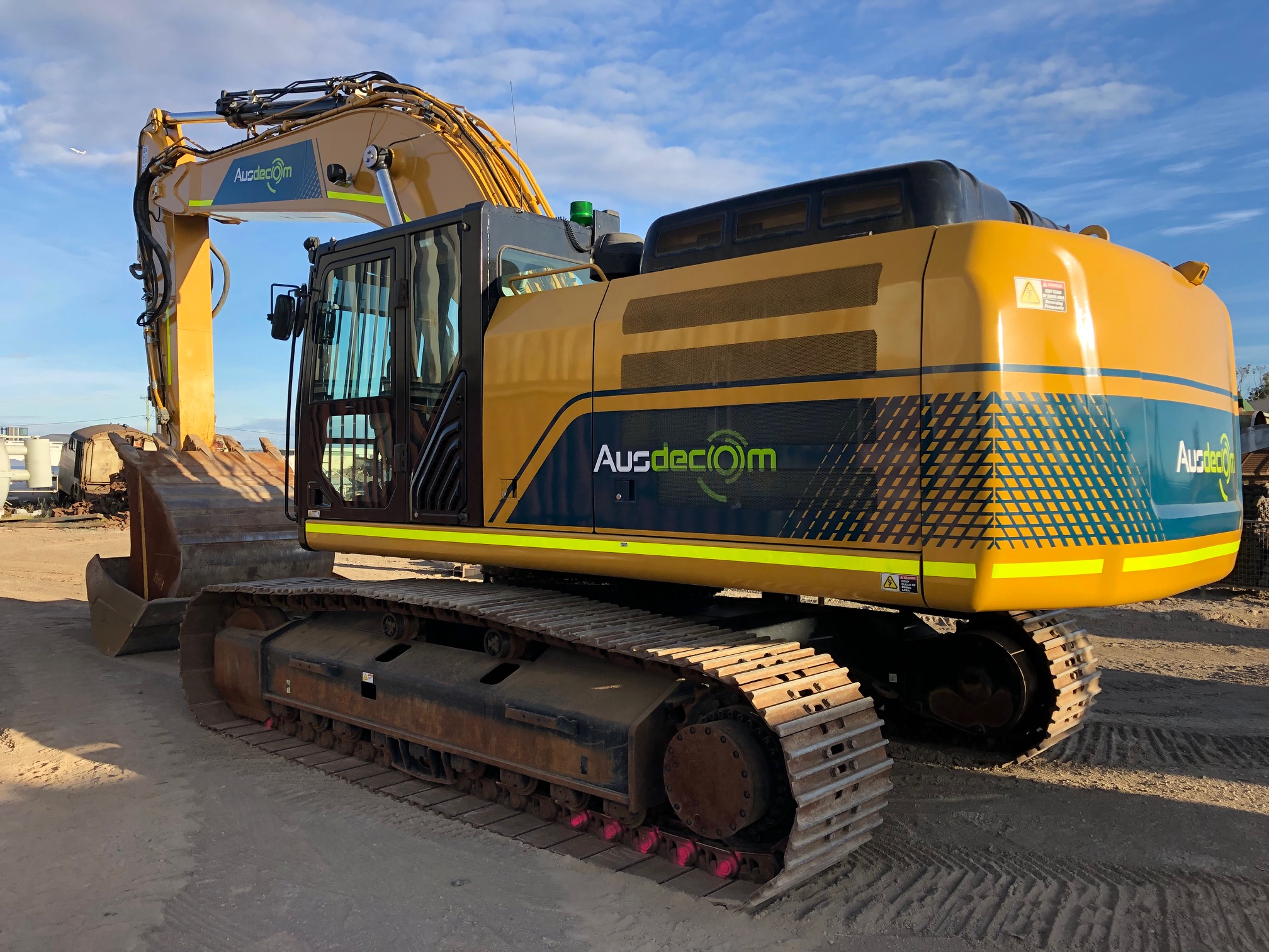 http://Ausdecom%20Equipment%20CAT%20336FL