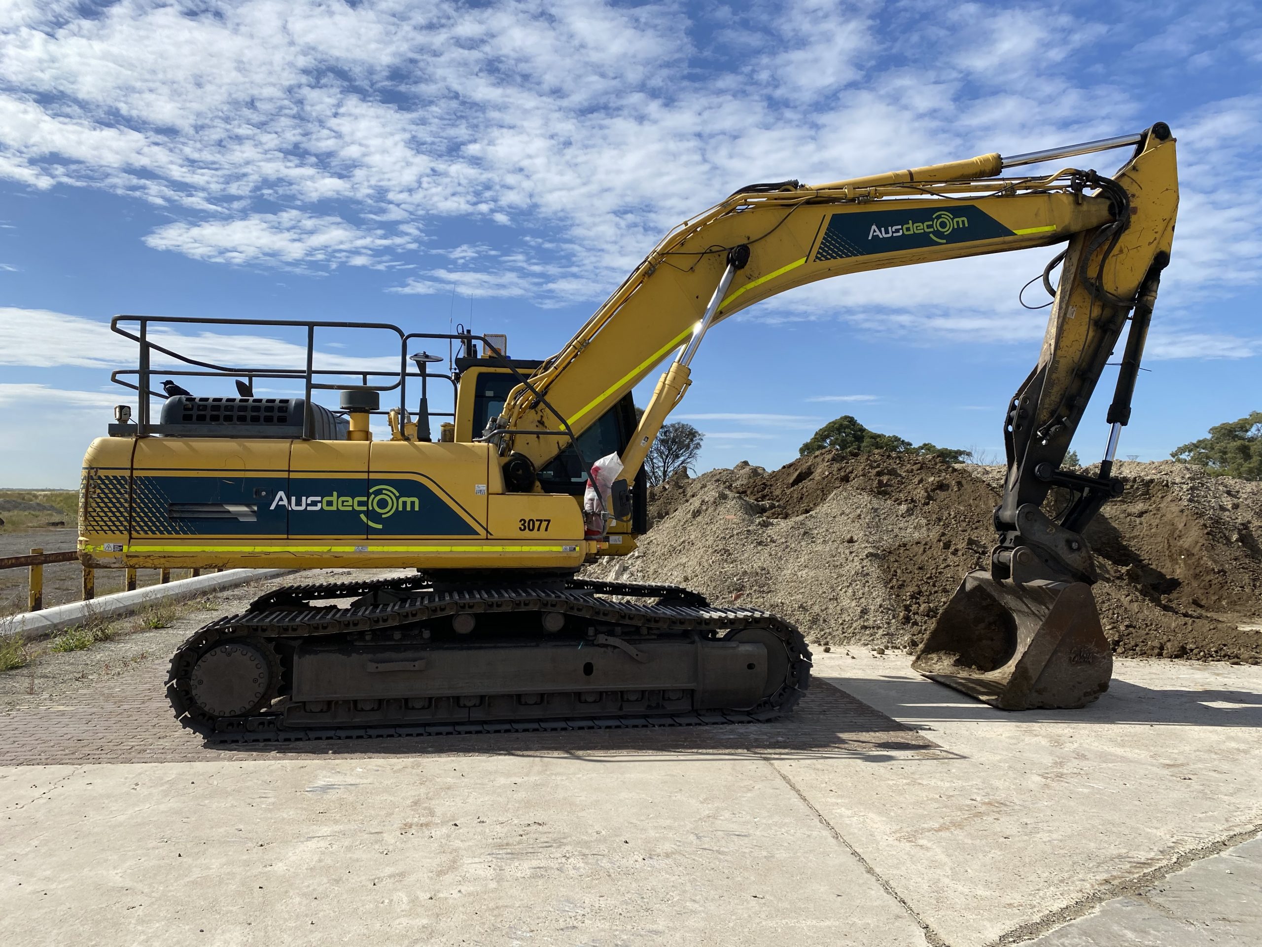 http://Ausdecom%20Demolition%20Equipment%20Komatsu%20PC350LC%208