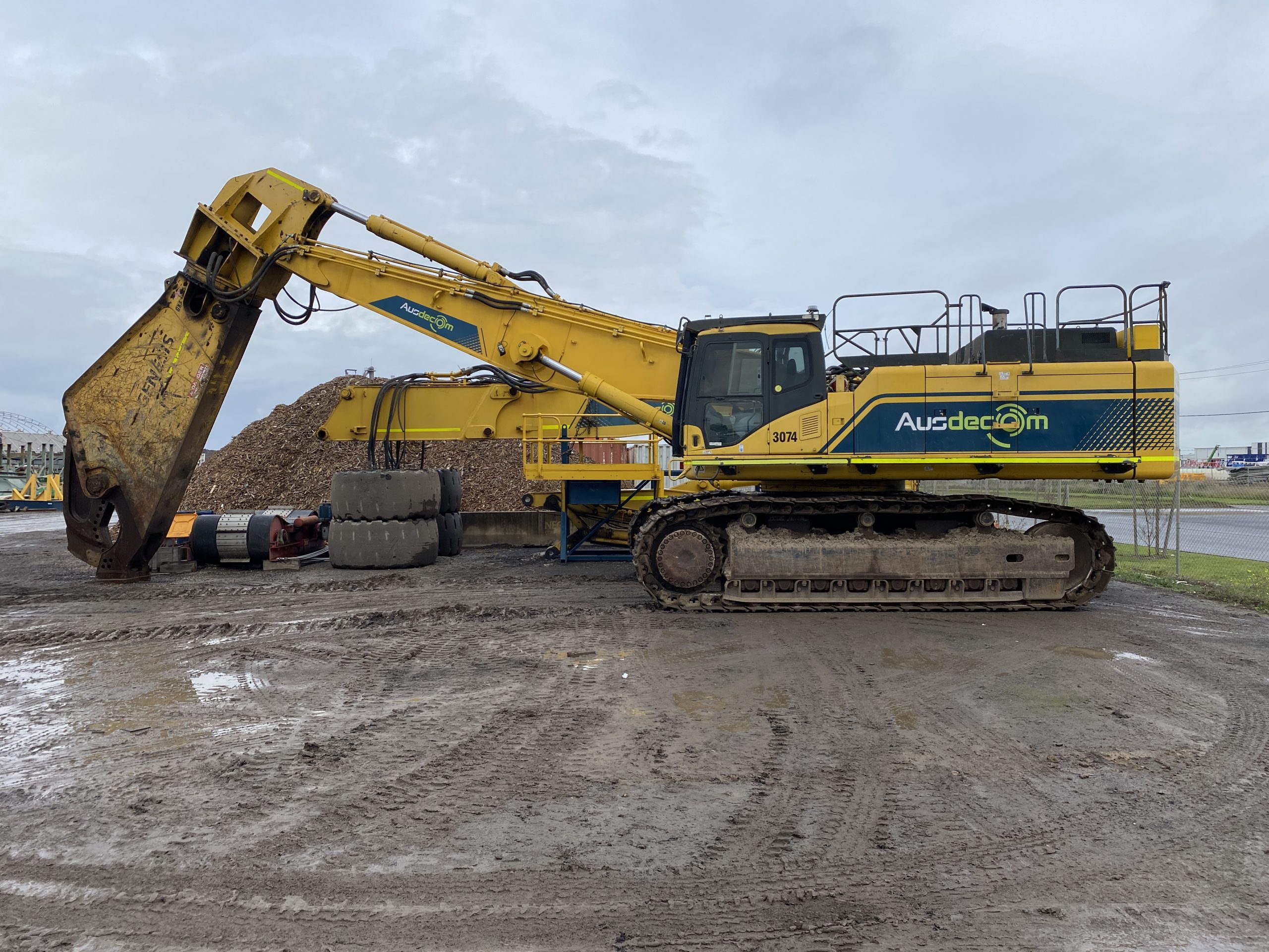 http://Ausdecom%20Demolition%20Equipment%20Komatsu%20PC800LC%207