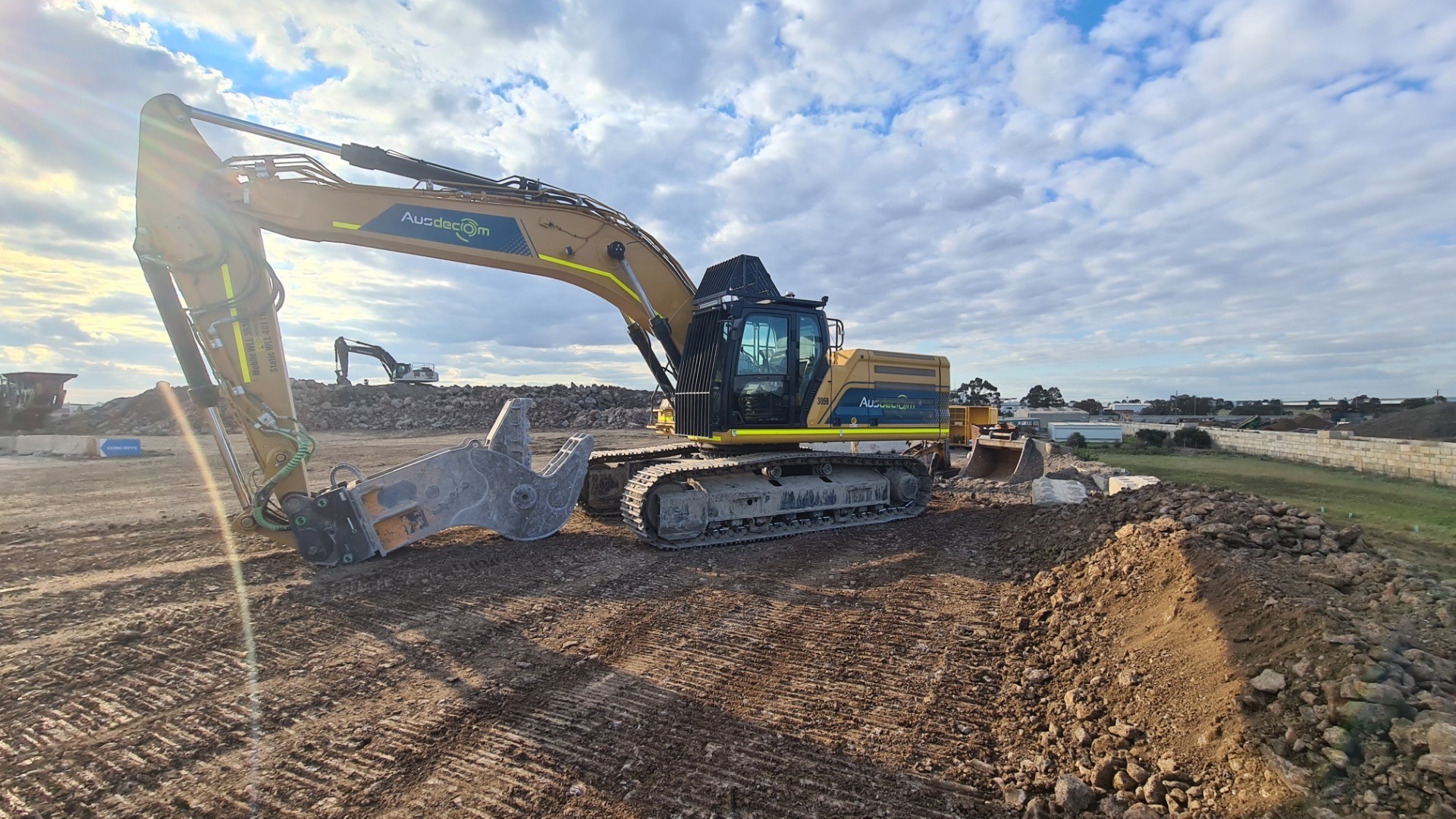 http://Ausdecom%20Remediation%20Recycling%20CAT%20336%20excavator%20with%20concrete%20pulveriser