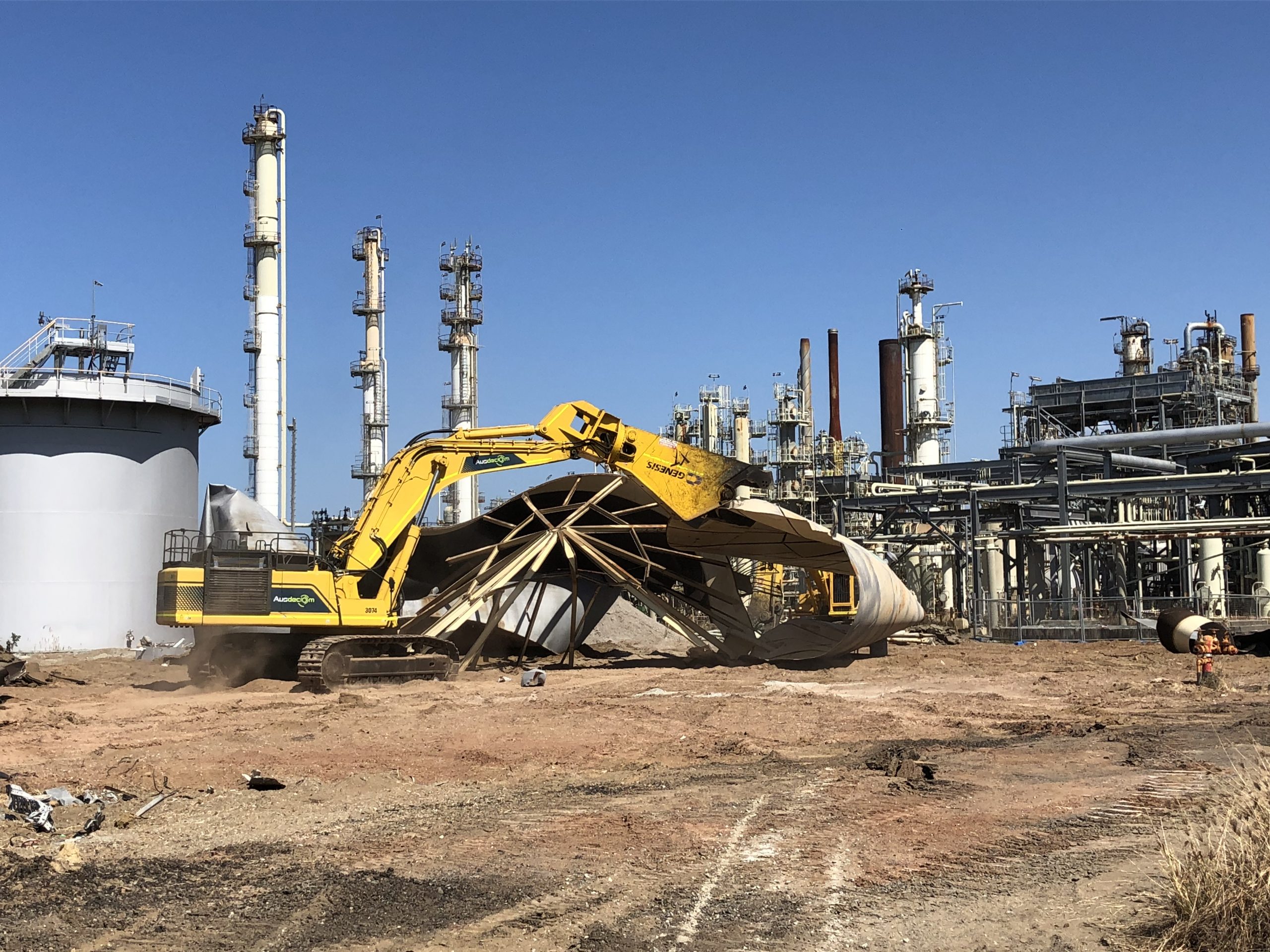 http://Ausdecom%20BP%20Bulwer%20Island%20QLD%20Refinery%20Demolition