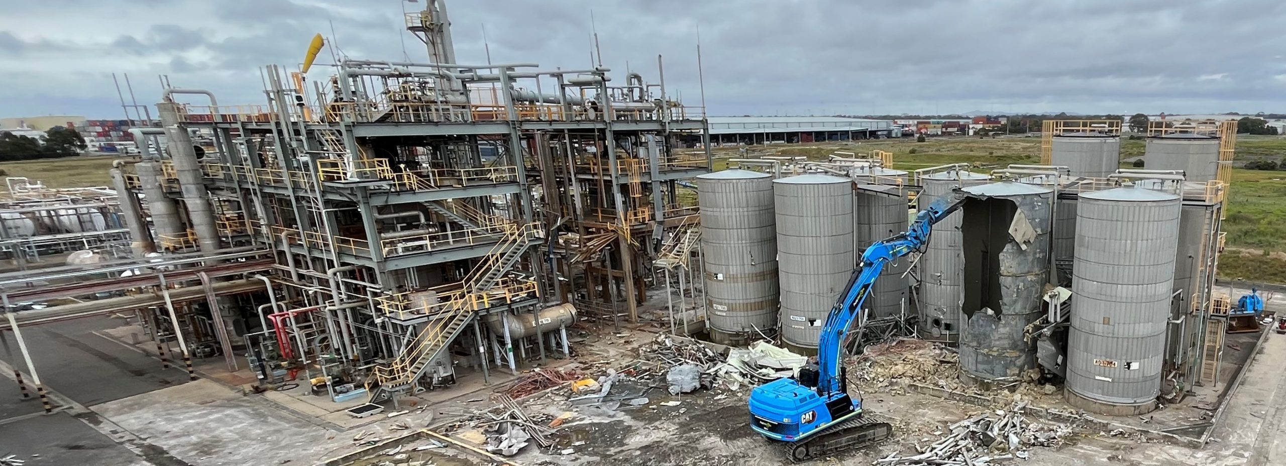 http://Ausdecom%20Chemical%20Plant%20Tank%20Demolition%20Big%20Blue%20Excavator